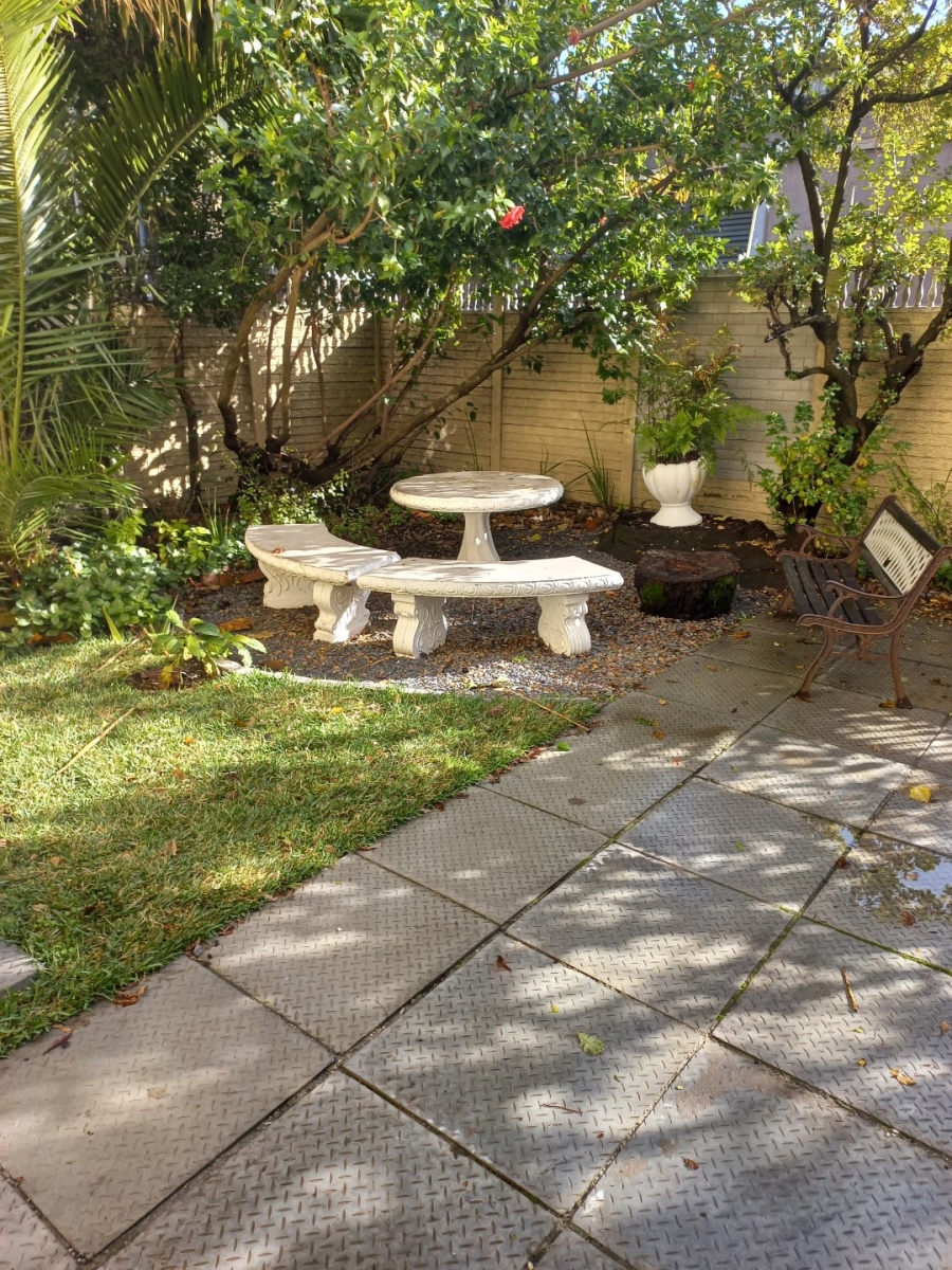 1 Bedroom Property for Sale in Newlands Western Cape